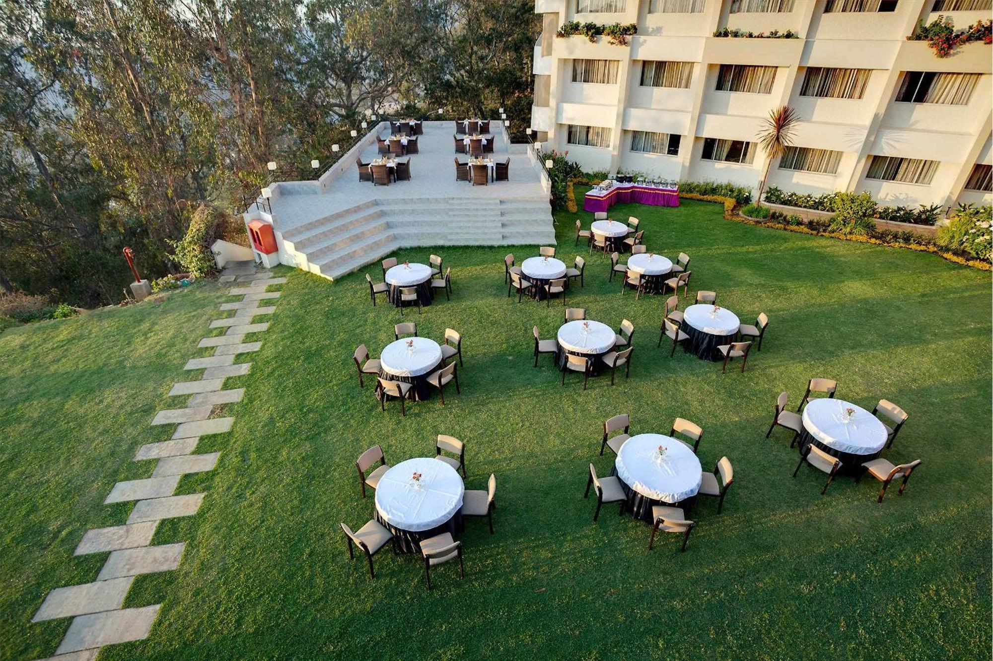 Sinclairs Retreat Ooty Exterior foto